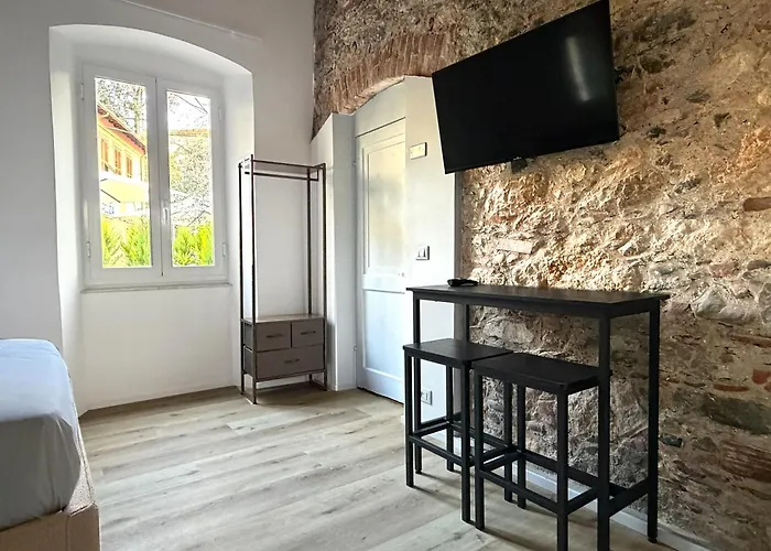 Palazzo Garbusi * 萨尔扎纳