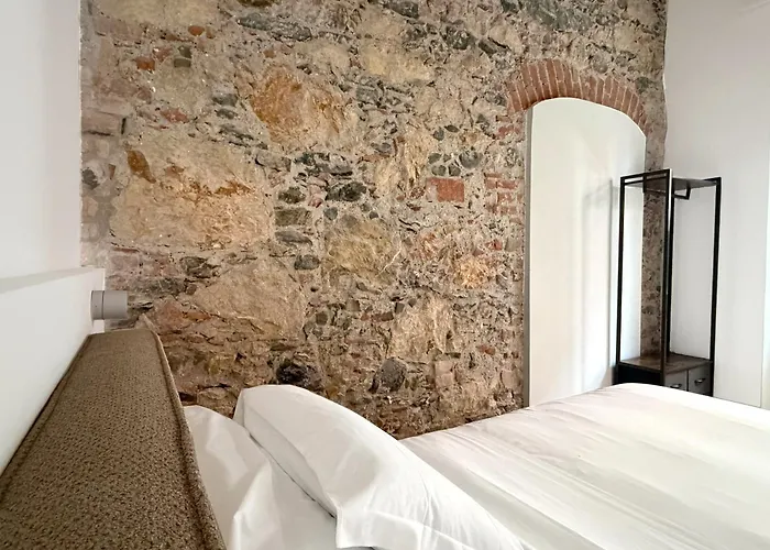 Palazzo Garbusi 萨尔扎纳